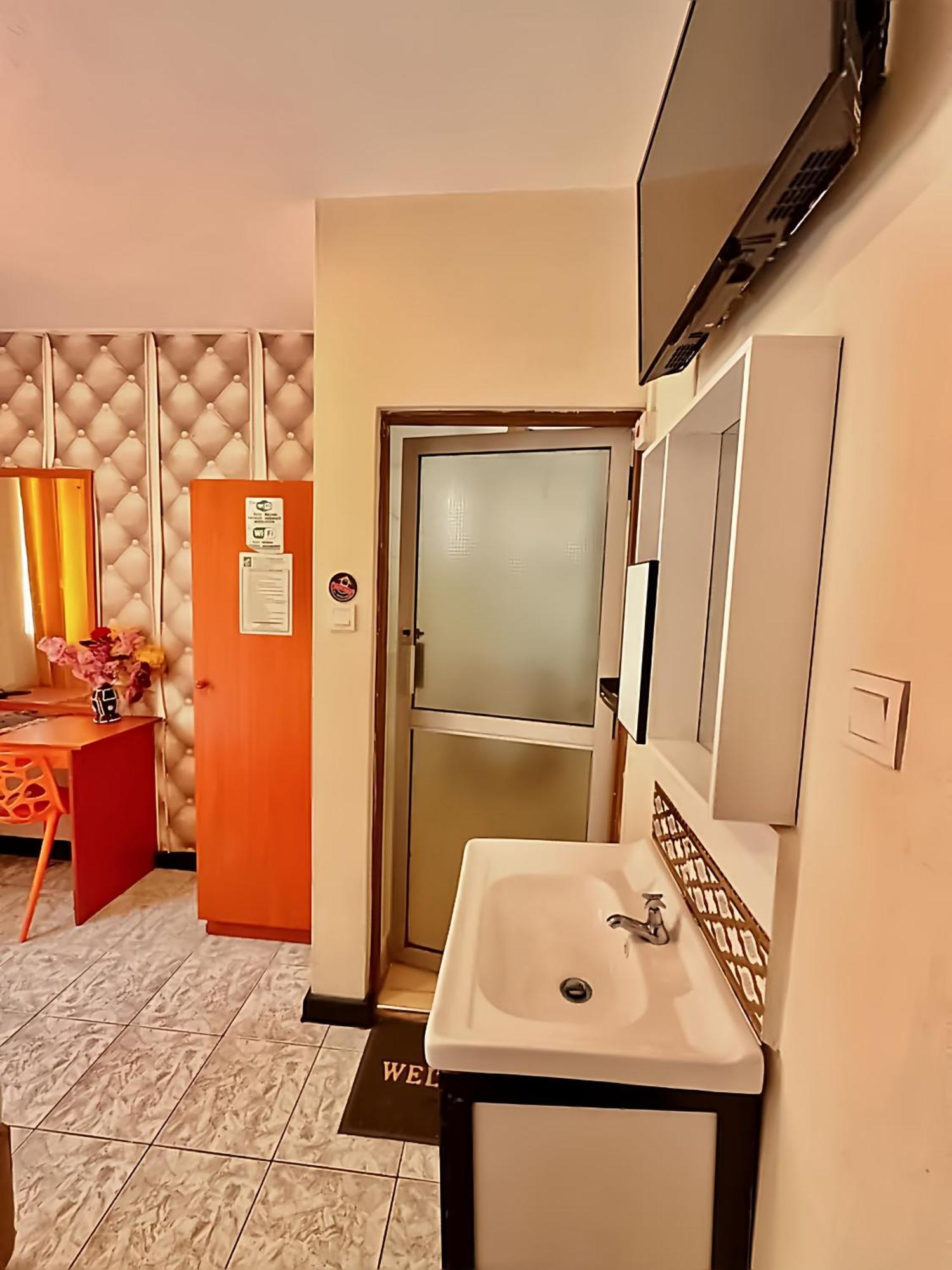 Hotel Embassy Найроби Екстериор снимка